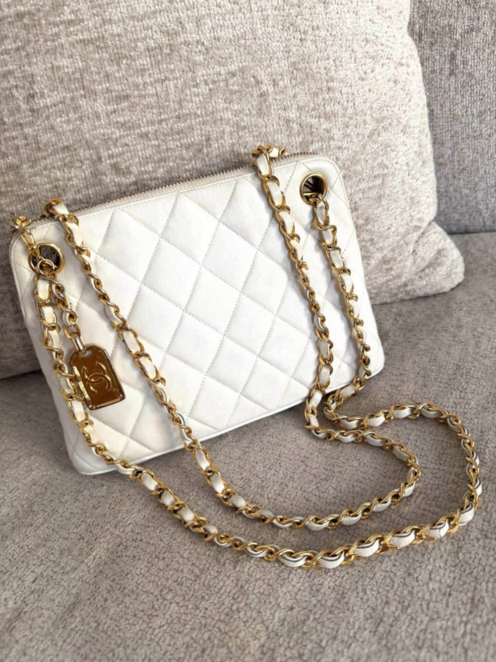 CHANEL Vintage White Bag - Picture 2 of 15